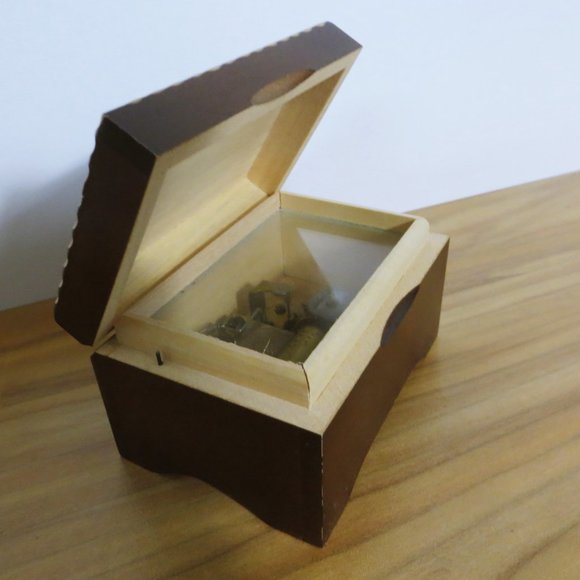 JEC Vintage Swiss Jewelry Music Trinket Box Plays Yellow Bird Hand Crafted - Picture 2 of 5